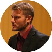 Licenciado y grado en ciencias de la comunicación brinda apoyo en asignaturas de literatura, sociales, historia, geografía, cultura y humanidades. Diez años de experiencia en la docencia formal